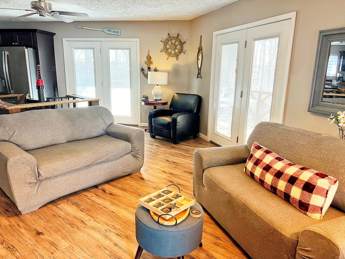 Cozy living room with nautical decor